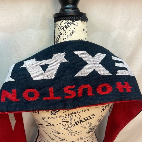 Men or Women’s New Reversible RED and BLUE Houston Texans Scarf - Picture 2 of 4